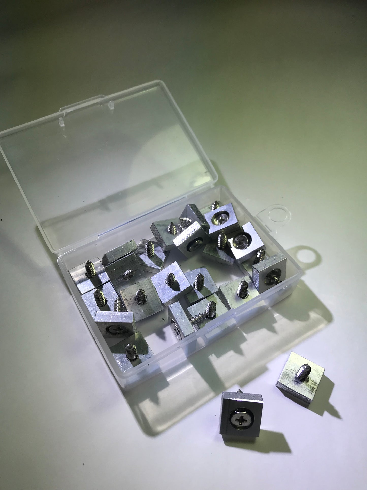 フェルトソール用アルミチップ(Aluminum Chips for Felt Sole)